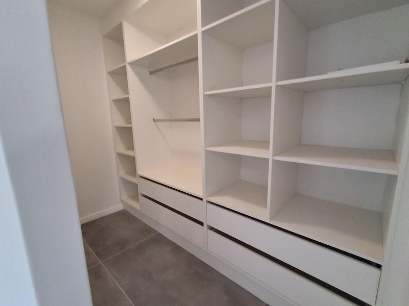 Spacious and modern - 1 Bedroom Apartment To Let - Photo 8