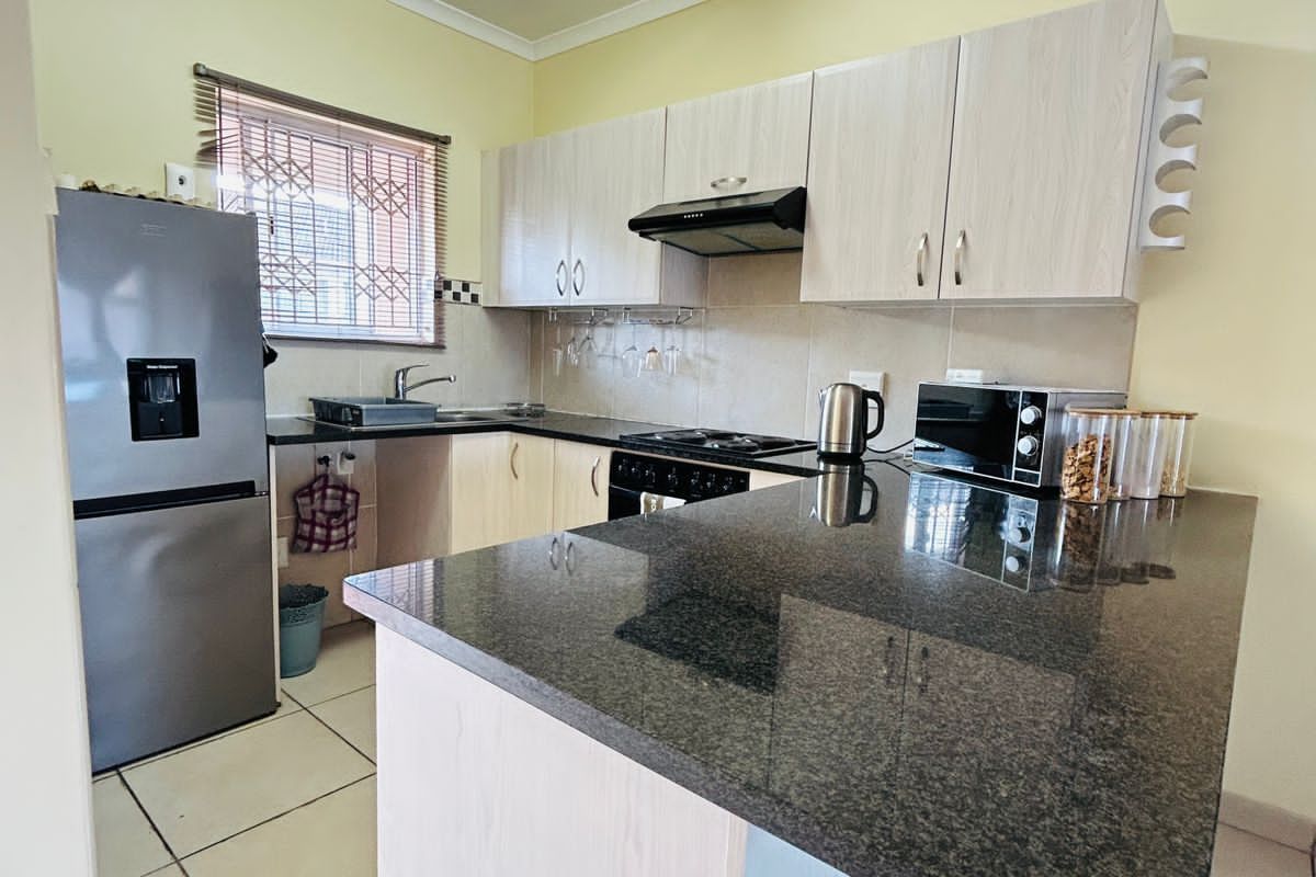 A fresh modern abode - Photo 4