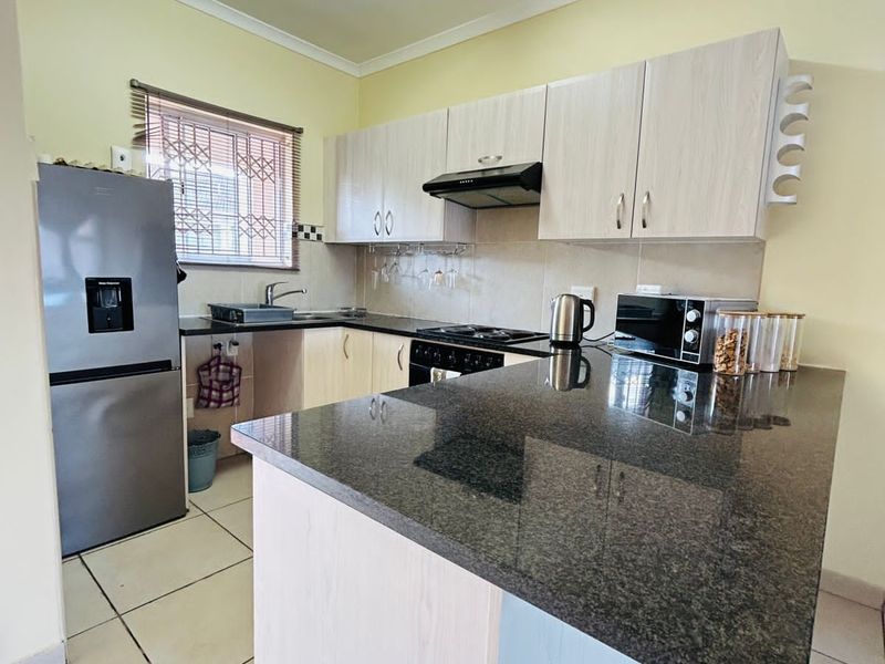 A fresh modern abode - Photo 4