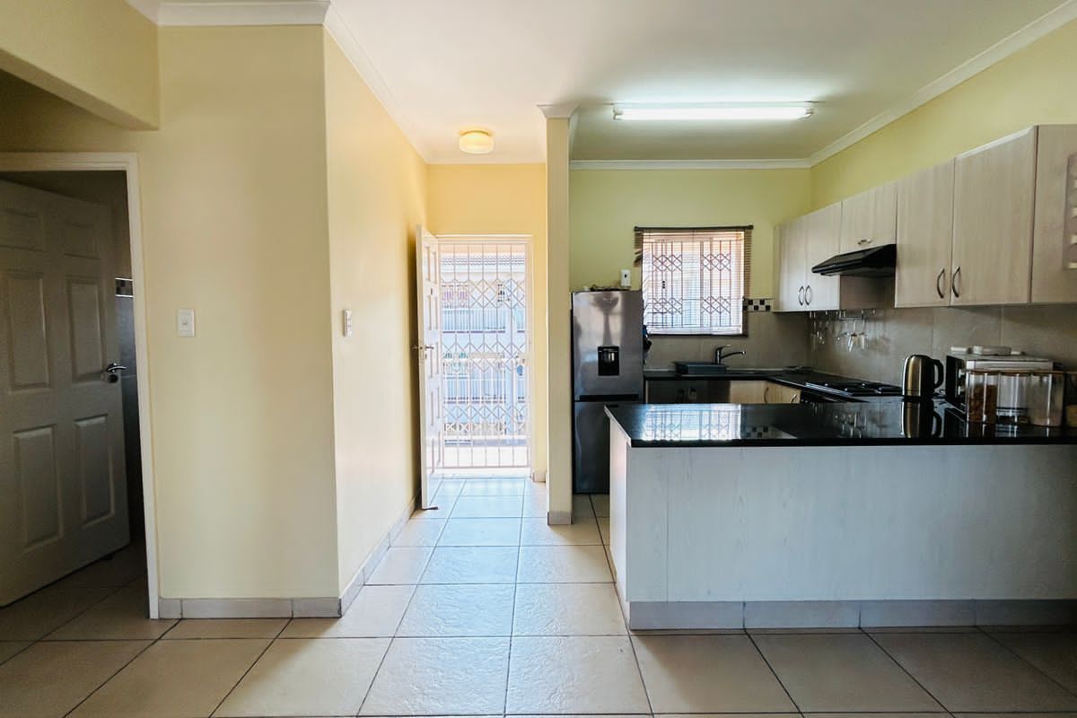 A fresh modern abode - Photo 2