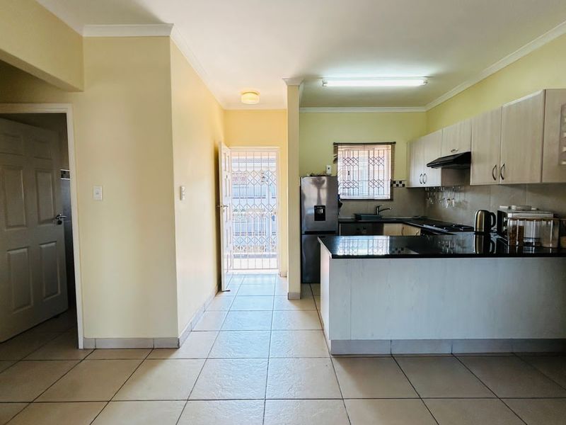 A fresh modern abode - Photo 2