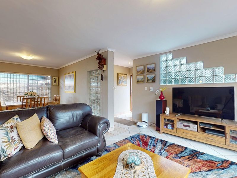 Charming 3-Bedroom Home in an Exclusive Secure Beyers Park Estate - Photo 4