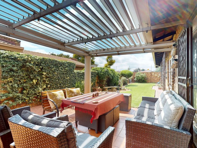 Charming 3-Bedroom Home in an Exclusive Secure Beyers Park Estate - Photo 9