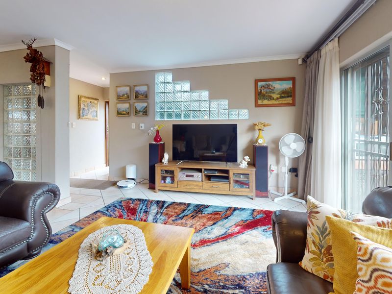 Charming 3-Bedroom Home in an Exclusive Secure Beyers Park Estate - Photo 8