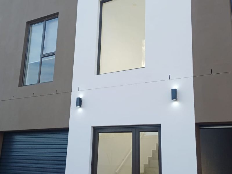 Unfurnished two bedroom apartment with seaview - Photo 1