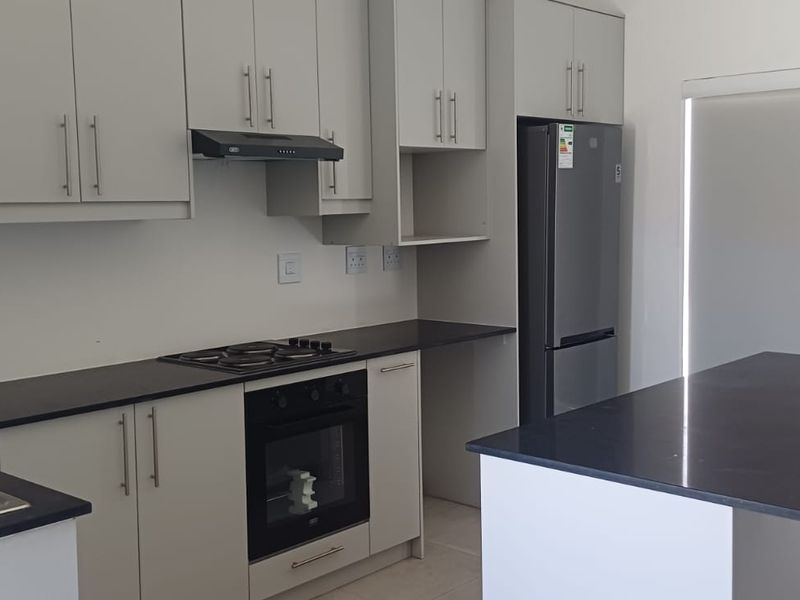 Unfurnished two bedroom apartment with seaview - Photo 8