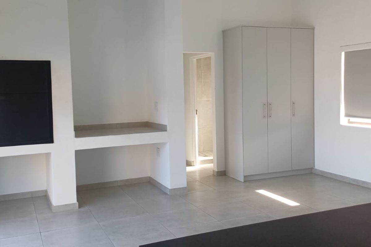 Unfurnished two bedroom apartment with seaview - Photo 5