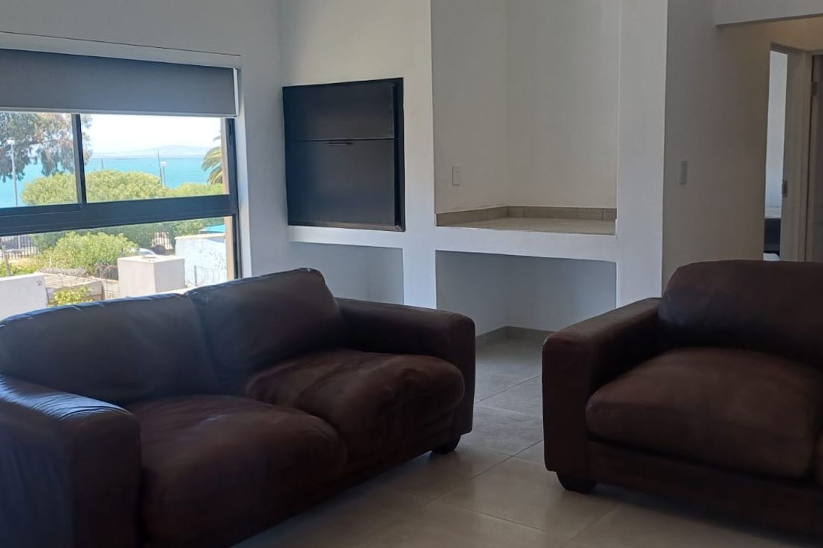 Unfurnished two bedroom apartment with seaview - Photo 3