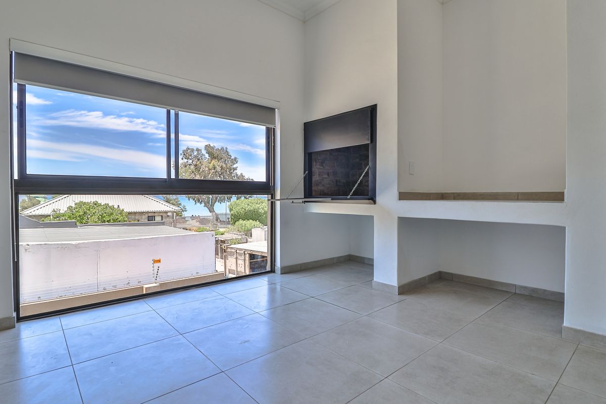 Unfurnished two bedroom apartment with seaview - Photo 2