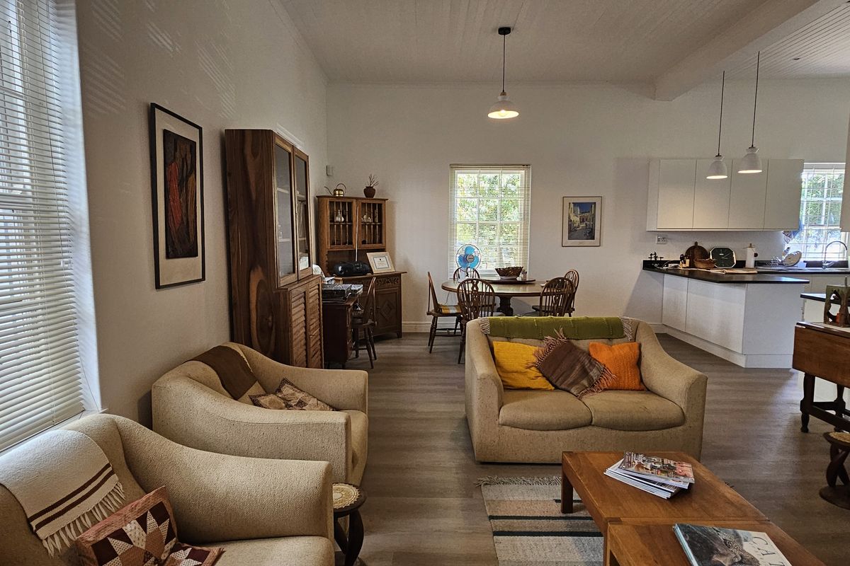 Sought-After Address – 3 Bedroom Home Near Tourist Attractions - Photo 5