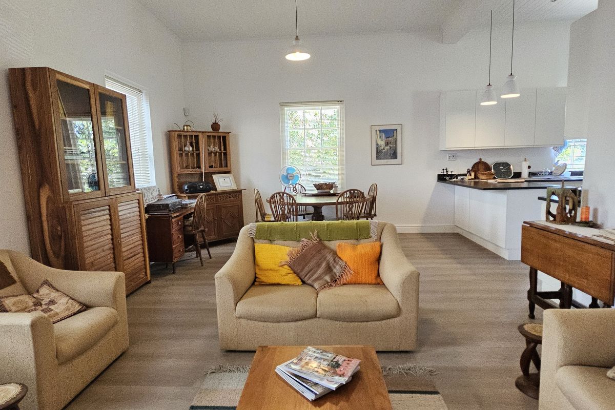 Sought-After Address – 3 Bedroom Home Near Tourist Attractions - Photo 3