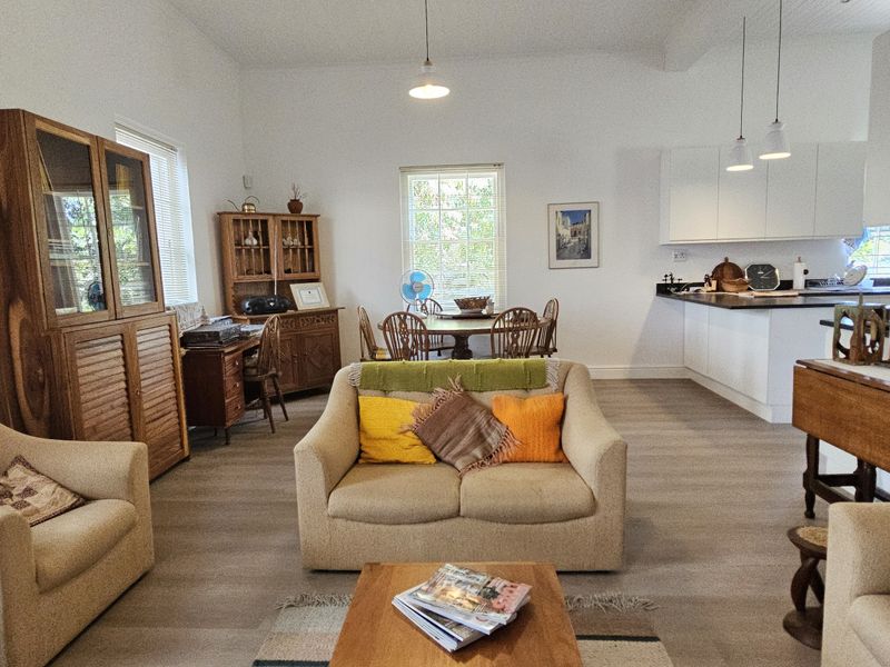 Sought-After Address – 3 Bedroom Home Near Tourist Attractions - Photo 3