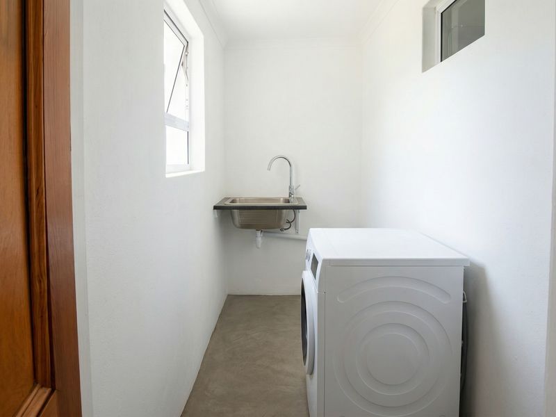 Sought-After Address – 3 Bedroom Home Near Tourist Attractions - Photo 8