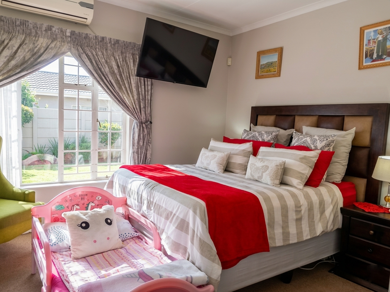 Modern Immaculate house - Exclusive to Harcourts - Photo 6