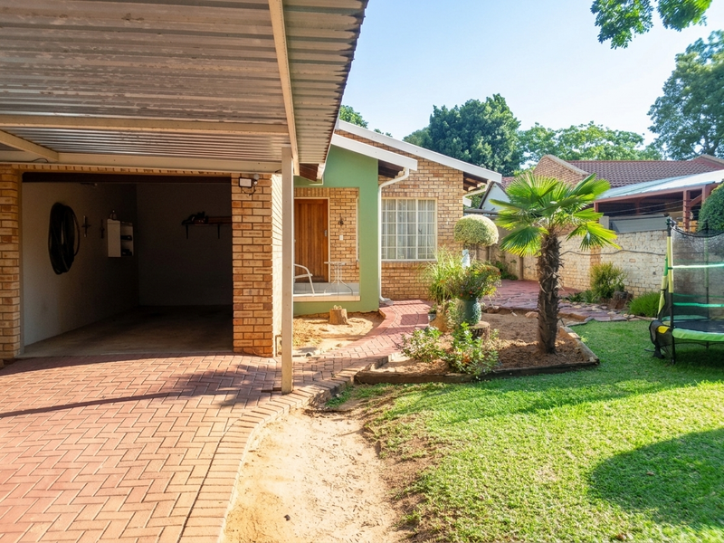 Modern Immaculate house - Exclusive to Harcourts - Photo 2