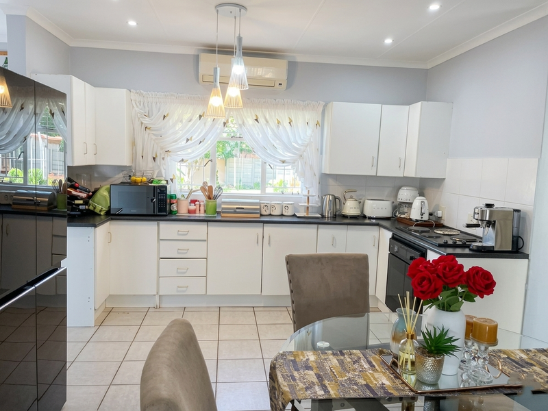 Modern Immaculate house - Exclusive to Harcourts - Photo 4