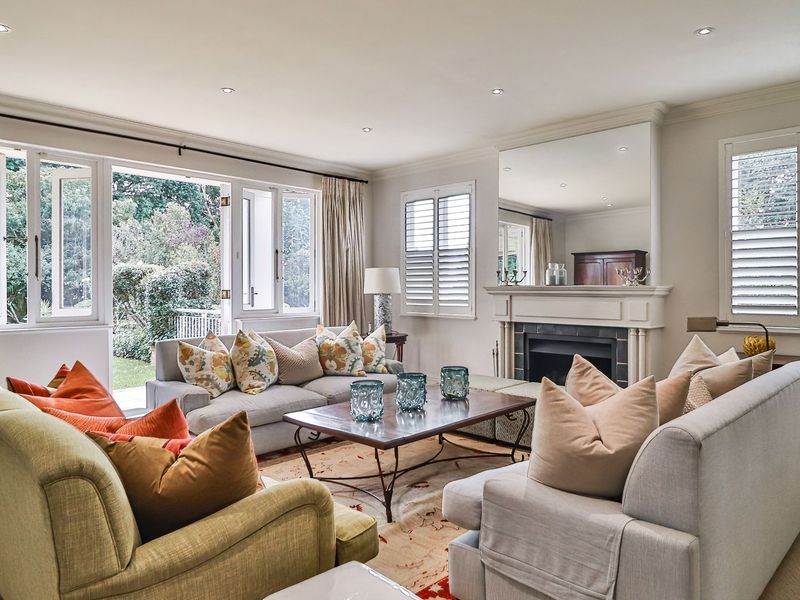 Timeless Elegance | 5-Bed Family Home with Regal Entertainment & Pool in Gated Estate - Photo 10
