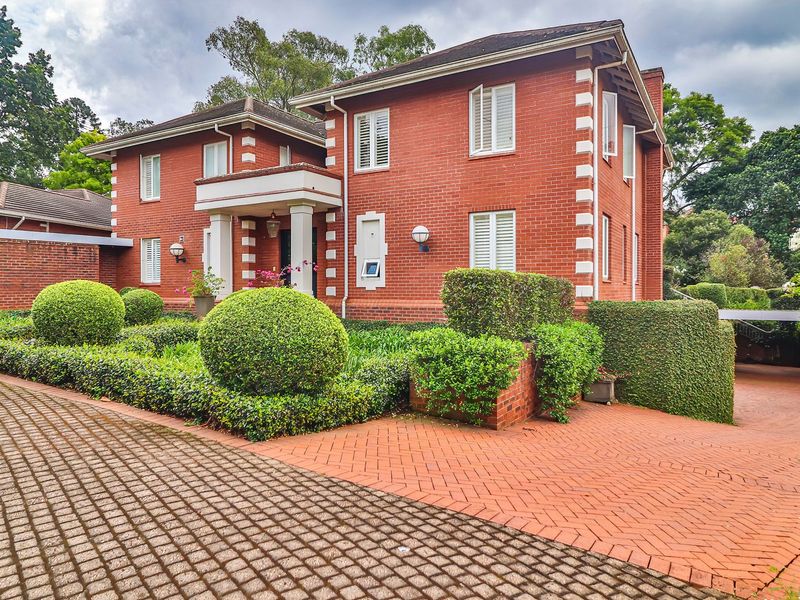 Timeless Elegance | 5-Bed Family Home with Regal Entertainment & Pool in Gated Estate - Photo 2