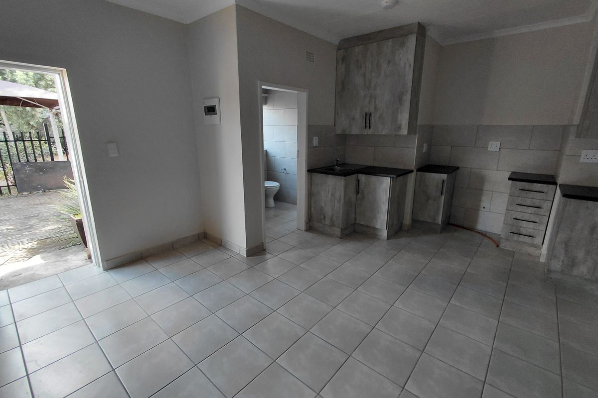 New and Modern Wilkoppies - Photo 4