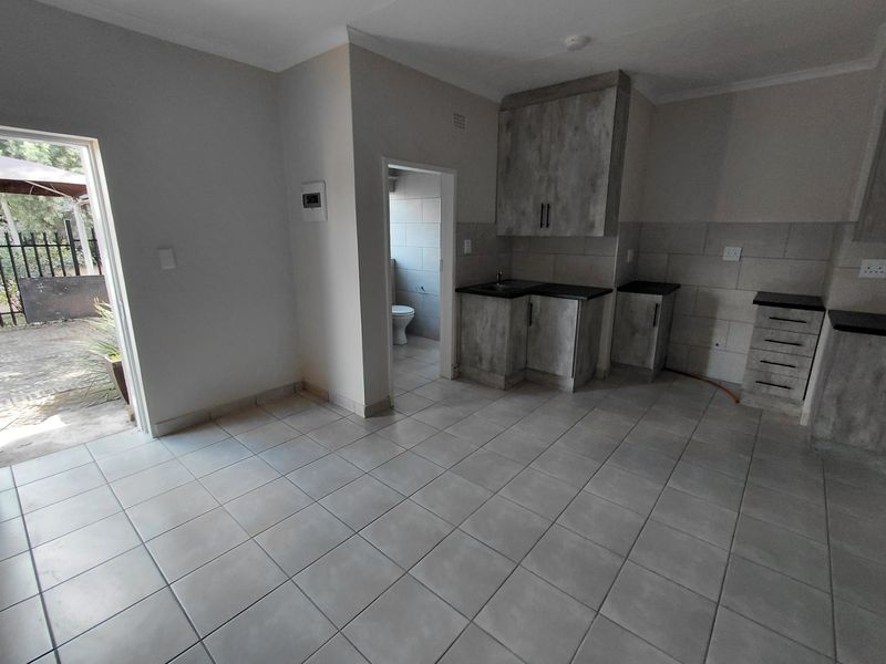 New and Modern Wilkoppies - Photo 4