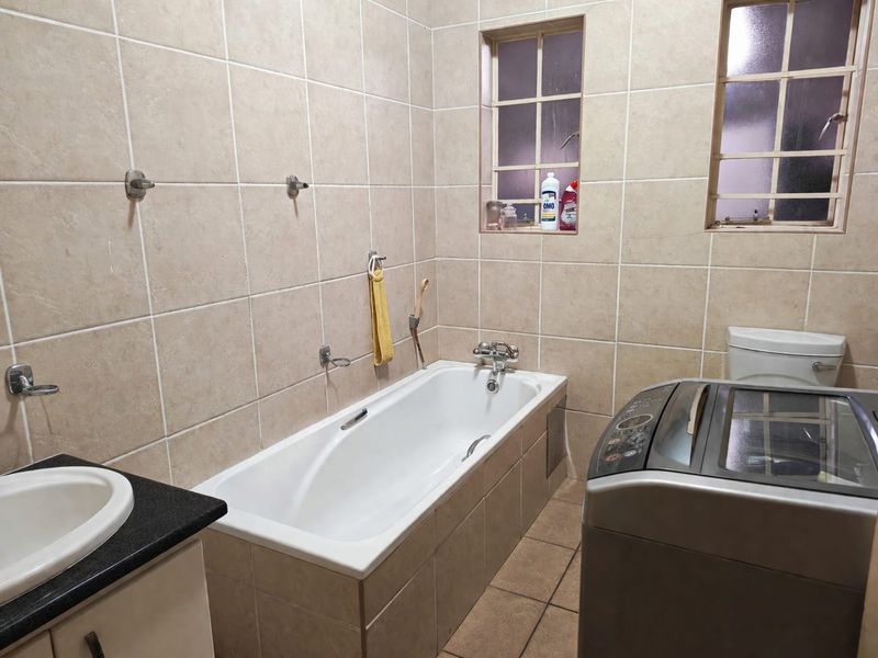 Simple, Spacious & Well Located - Photo 8