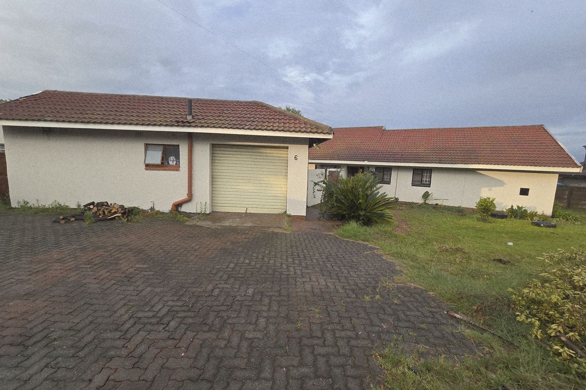 Spacious 3-Bedroom Home with Flat, Outside Room & Large Yard in Duhva Ext 1 - Photo 2