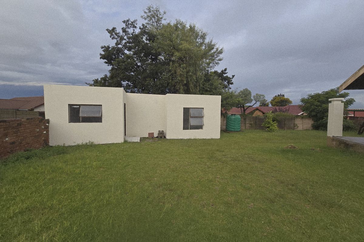 Spacious 3-Bedroom Home with Flat, Outside Room & Large Yard in Duhva Ext 1 - Photo 4