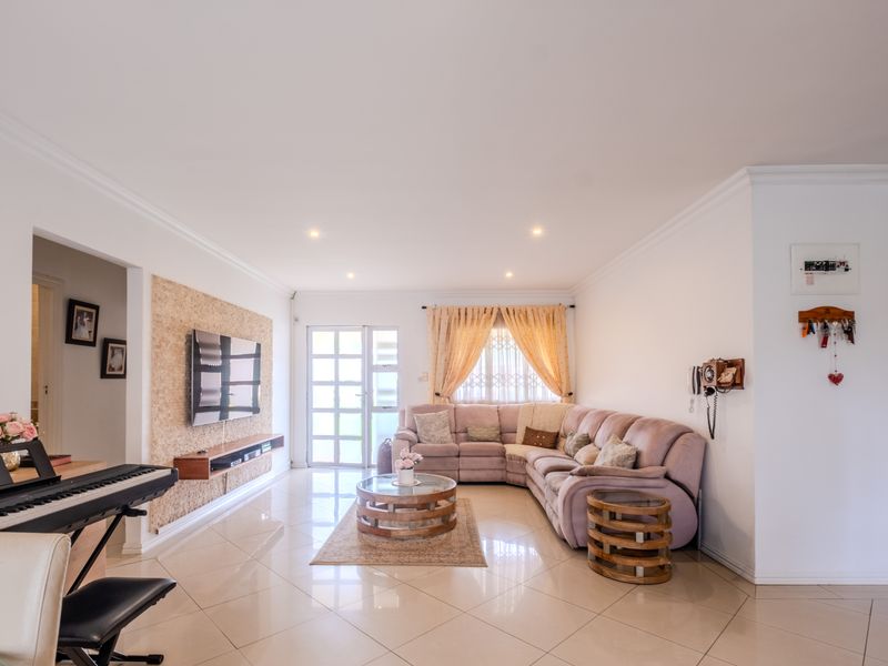 Stepless hidden gem in sought after Broadlands - Photo 8