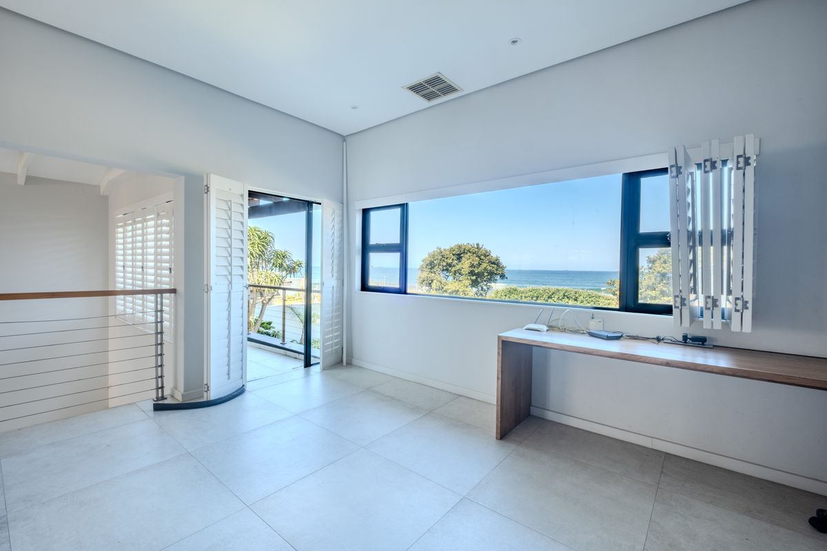 Beachfront Masterpiece in La Lucia, Umhlanga Rocks. - Photo 4