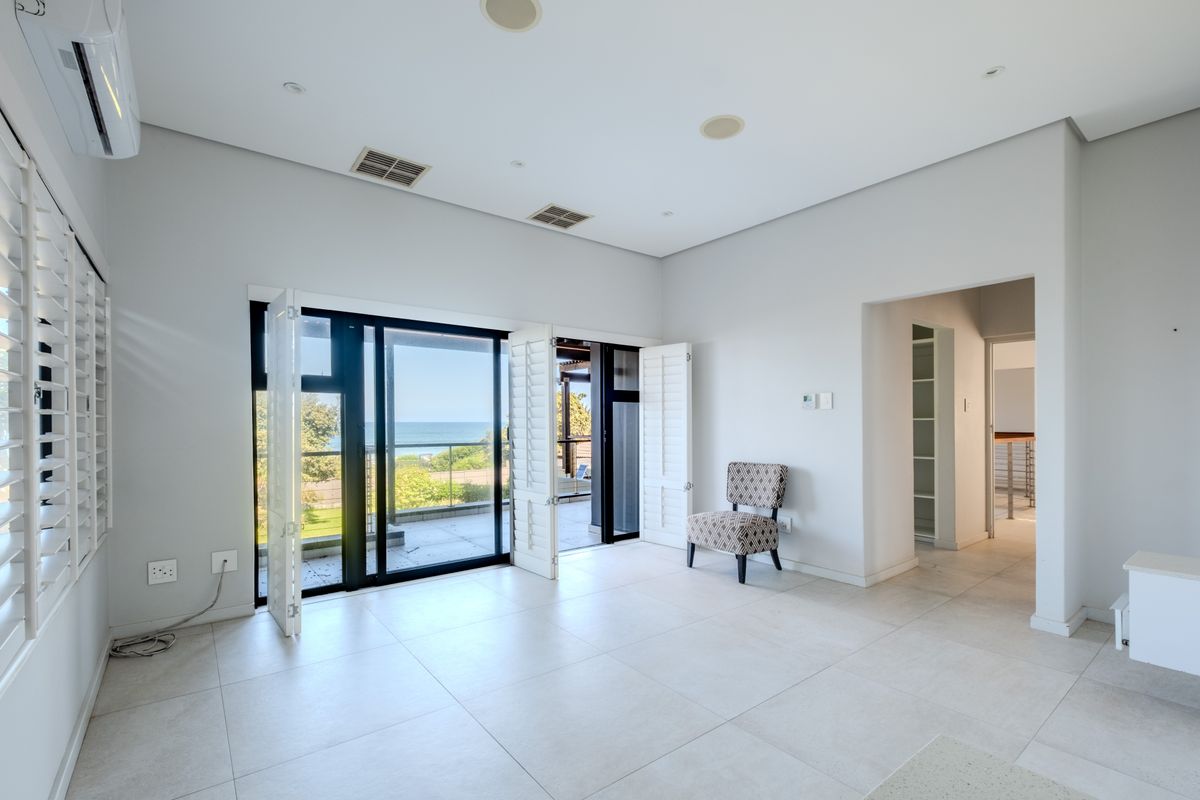Beachfront Masterpiece in La Lucia, Umhlanga Rocks. - Photo 3