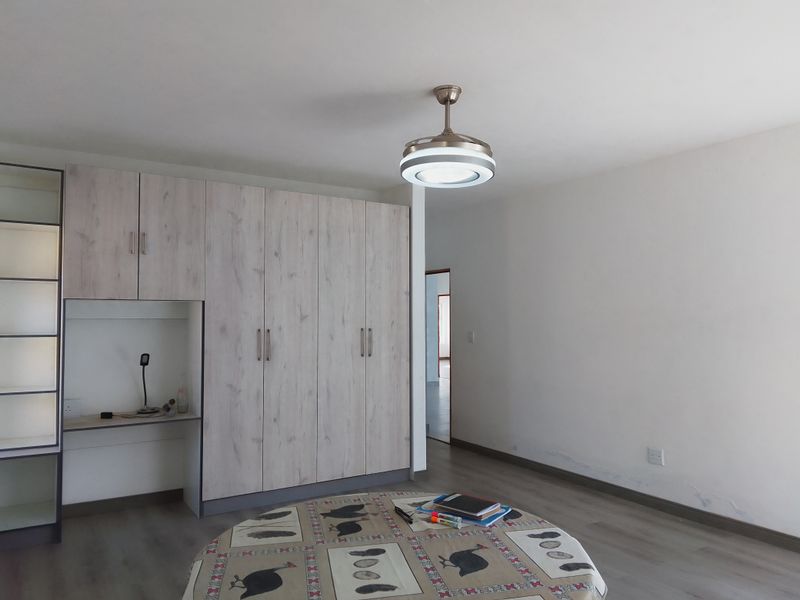 Spacious 5‐Bedroom Family Home with Study & Pyjama Lounge for Rent - Photo 8