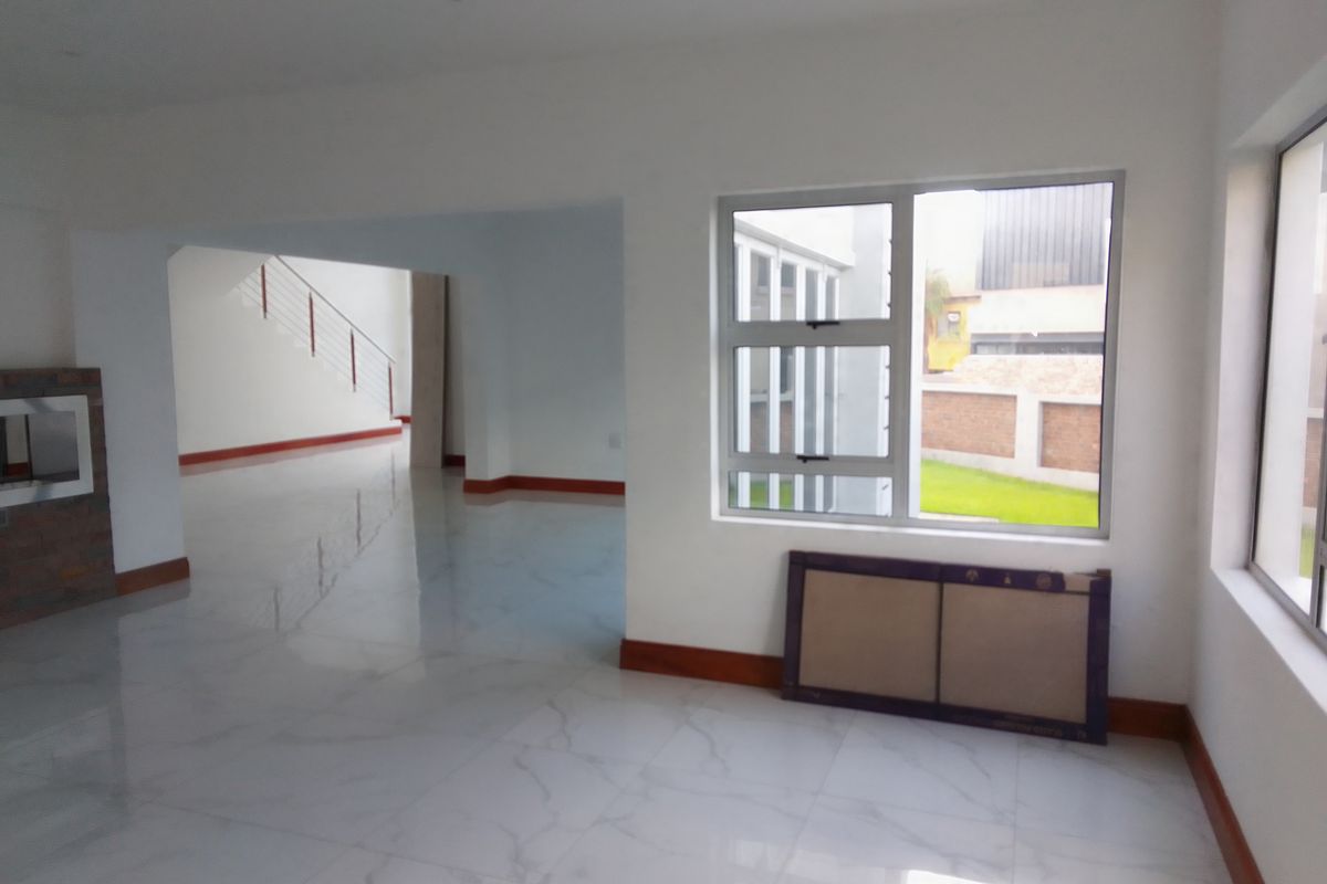 Spacious 5‐Bedroom Family Home with Study & Pyjama Lounge for Rent - Photo 5