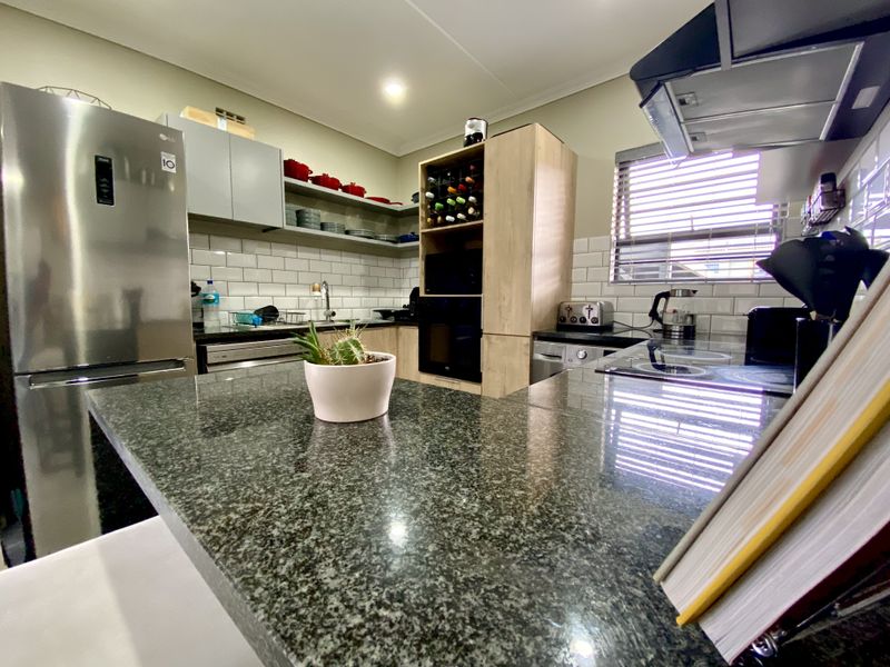 Modern 4 Bedroom Double Storey in Lotus Capital View - Photo 4