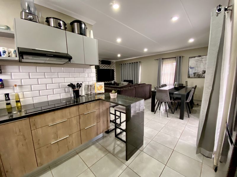 Modern 4 Bedroom Double Storey in Lotus Capital View - Photo 5