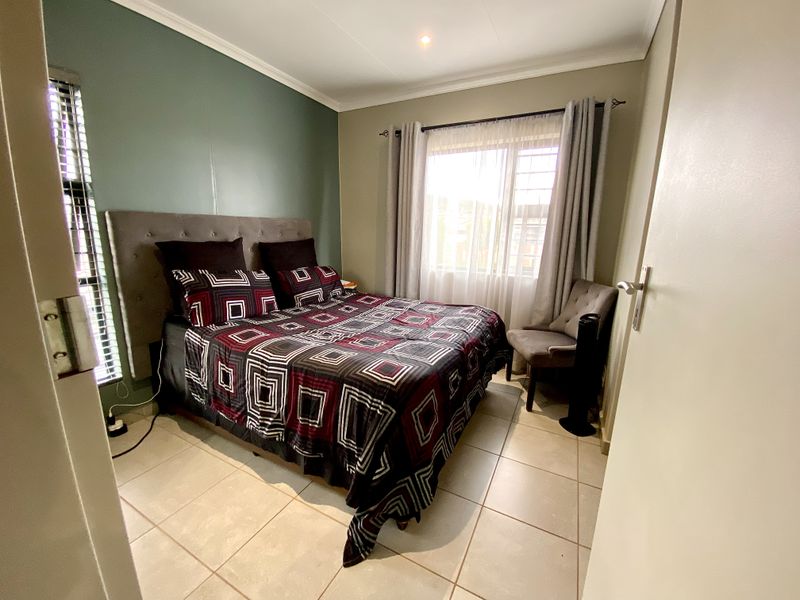Modern 4 Bedroom Double Storey in Lotus Capital View - Photo 10