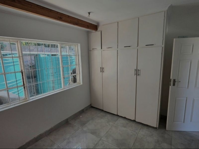 3 Bedroom Home with Modern Kitchen, Lounge, and single garage - Photo 10