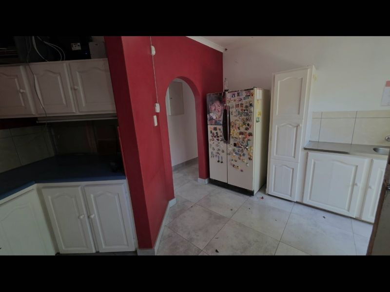 3 Bedroom Home with Modern Kitchen, Lounge, and single garage - Photo 9