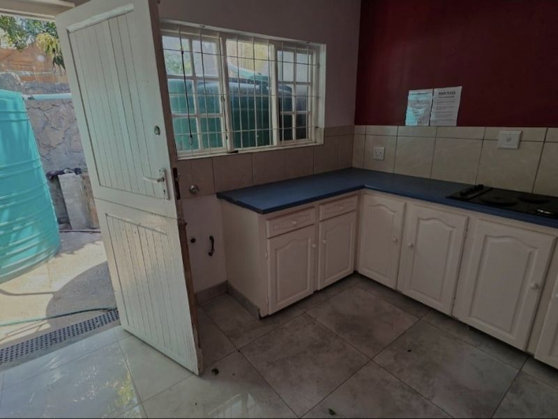 3 Bedroom Home with Modern Kitchen, Lounge, and single garage - Photo 8