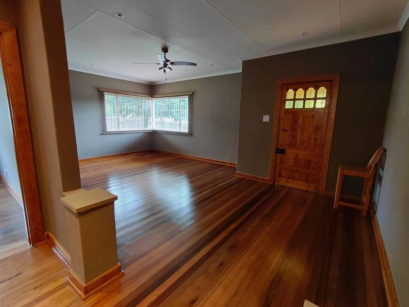 Charming Family Home with Lush Garden – Burgersdorp - Photo 2