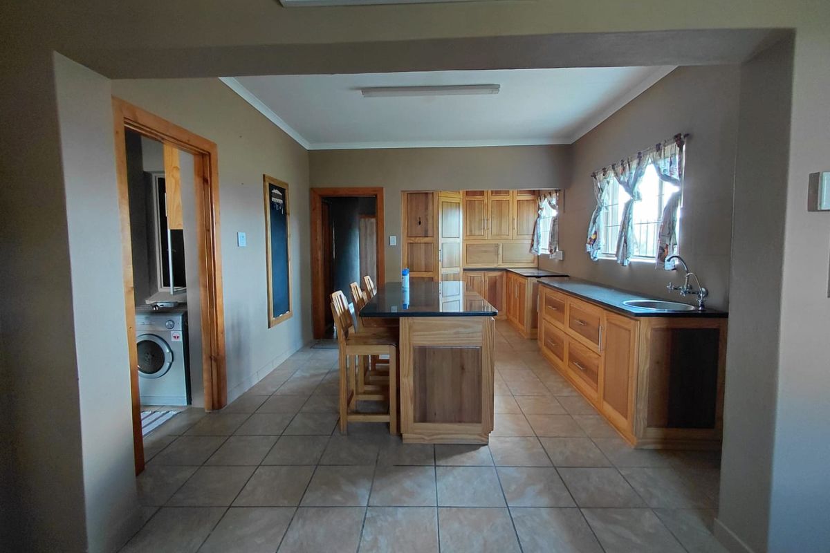 Charming Family Home with Lush Garden – Burgersdorp - Photo 3