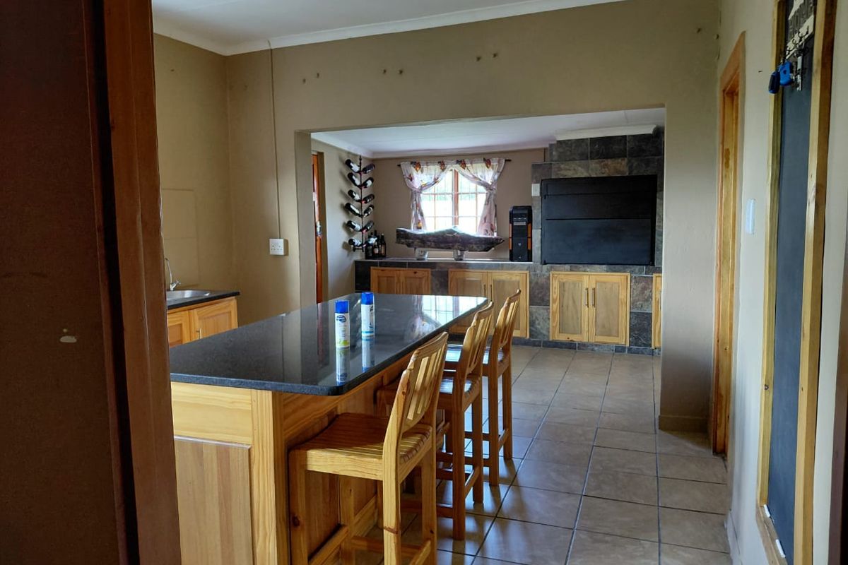 Charming Family Home with Lush Garden – Burgersdorp - Photo 4