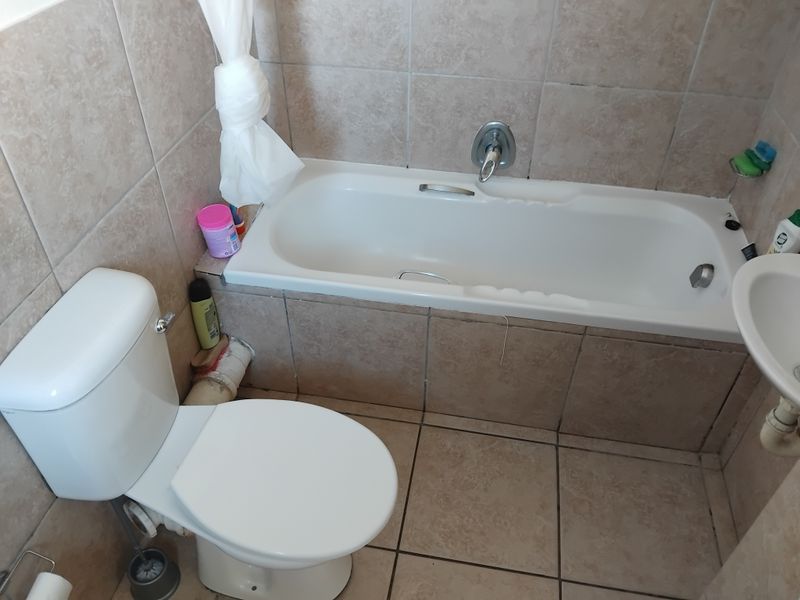 Neat Bachelor Apartment - Photo 8