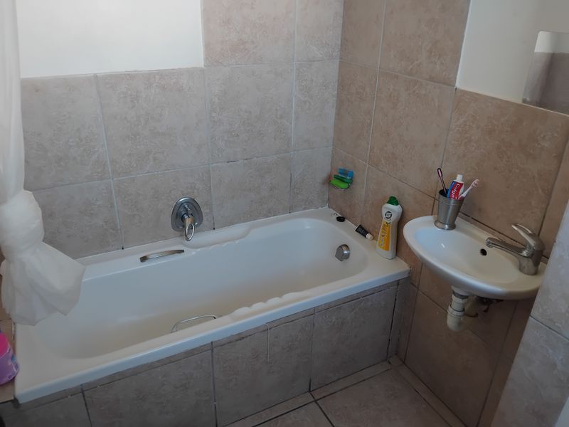 Neat Bachelor Apartment - Photo 7