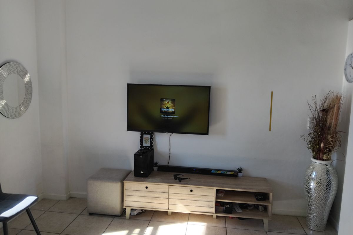 Neat Bachelor Apartment - Photo 3