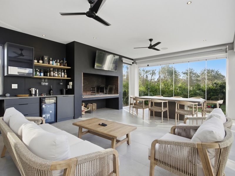 North-Facing Elegance Amidst Olive Groves - Photo 3