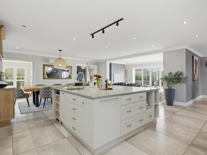 North-Facing Elegance Amidst Olive Groves - Photo 4