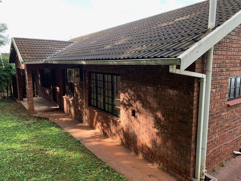 MONTROSE - 3 BEDROOM SIMPLEX TO RENT - Photo 2