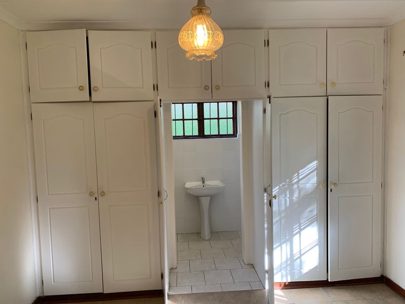 MONTROSE - 3 BEDROOM SIMPLEX TO RENT - Photo 10