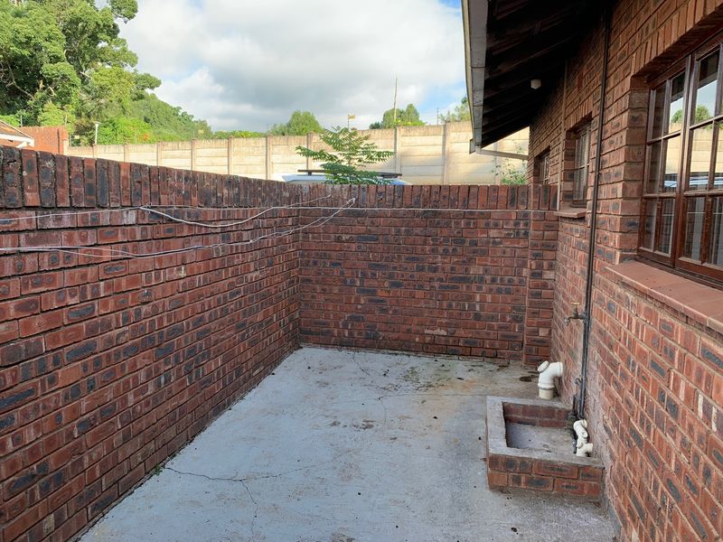 MONTROSE - 3 BEDROOM SIMPLEX TO RENT - Photo 7