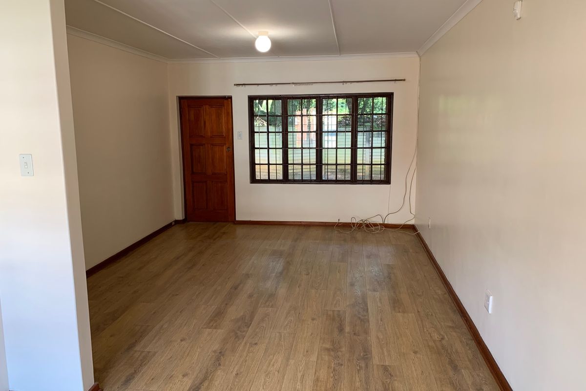 MONTROSE - 3 BEDROOM SIMPLEX TO RENT - Photo 3